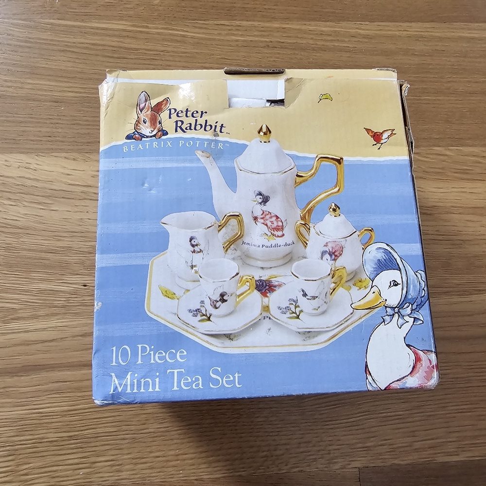 Peter Rabbit 10 Piece Mini Tea Set - Picture 11 of 12